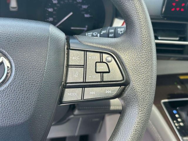 2022 Toyota Sienna LE 8 Passenger