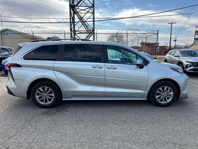 2022 Toyota Sienna LE 8 Passenger