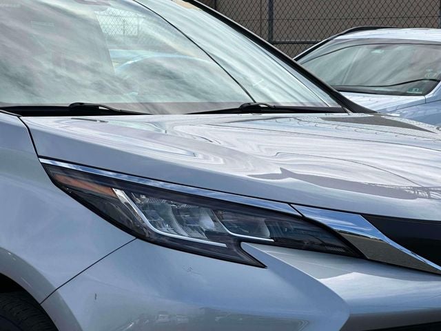 2022 Toyota Sienna LE 8 Passenger