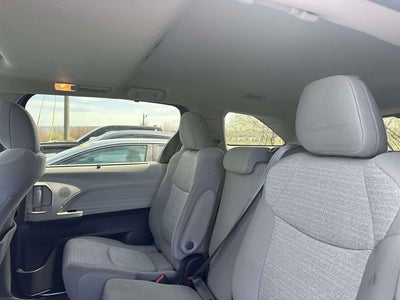 2022 Toyota Sienna LE 8 Passenger