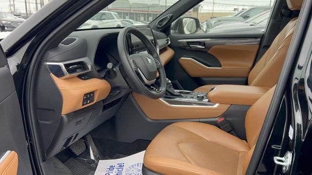 2025 Toyota Highlander Platinum