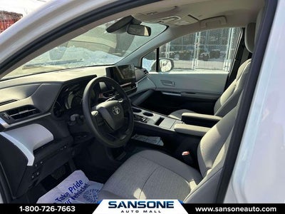 2025 Toyota Sienna LE 8 Passenger
