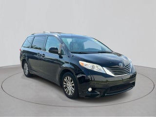2014 Toyota Sienna XLE 8 Passenger
