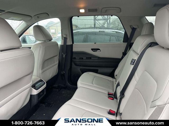 2025 Nissan Pathfinder SL