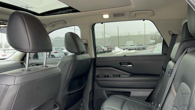 2024 Nissan Pathfinder Platinum