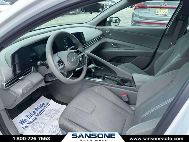 2025 Hyundai Elantra SE