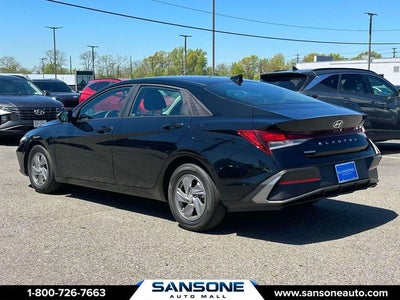 2024 Hyundai Elantra SE