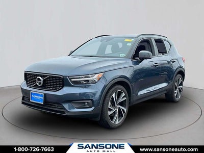2022 Volvo XC40 R-Design