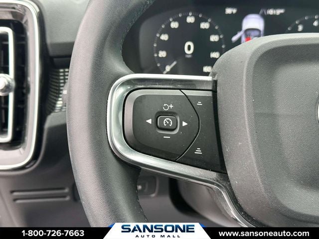 2022 Volvo XC40 R-Design