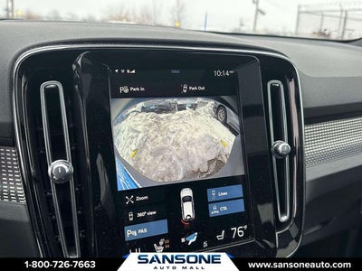 2022 Volvo XC40 R-Design